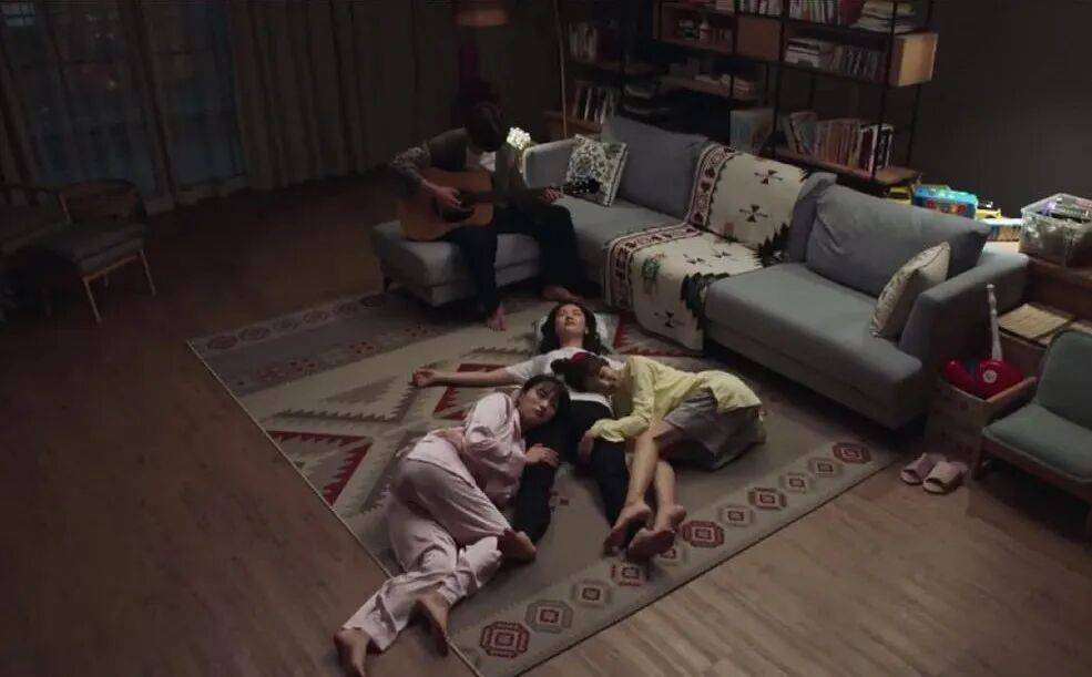 影視劇擠滿“薛定諤的家人”，這屆觀眾正為非傳統關係上頭