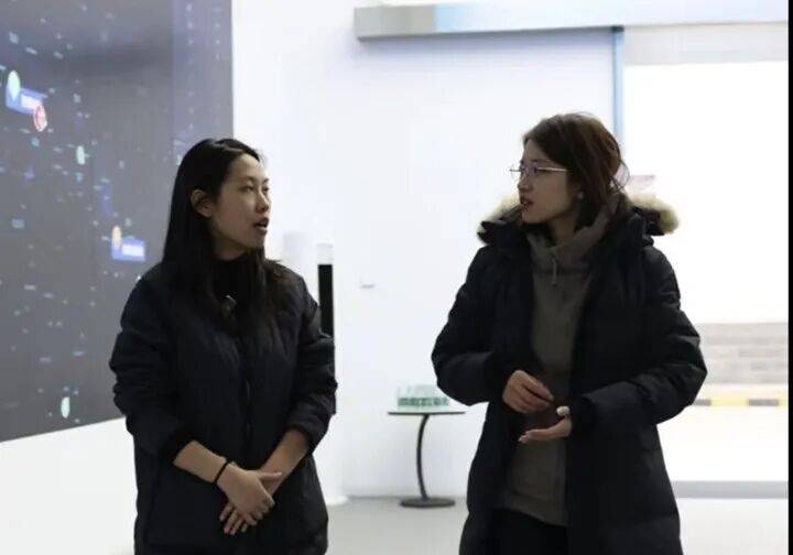 “賽博快遞員”年貨配送忙