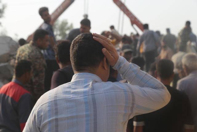 鏡頭直擊丨遭襲擊的伊朗米納卜市小學