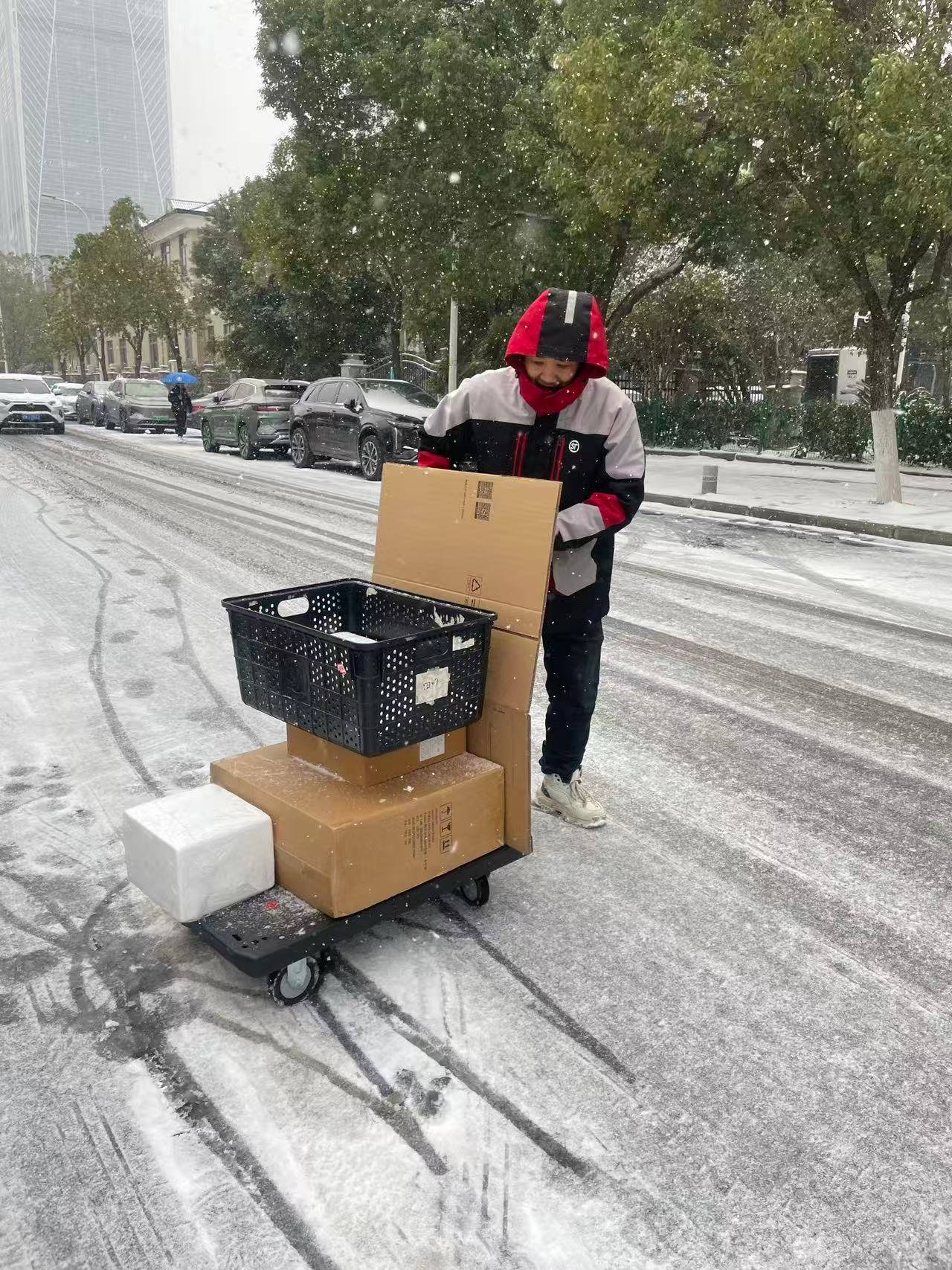 武漢低溫冰凍天氣持續，網約車、物流等多企業啟動應急響應機制