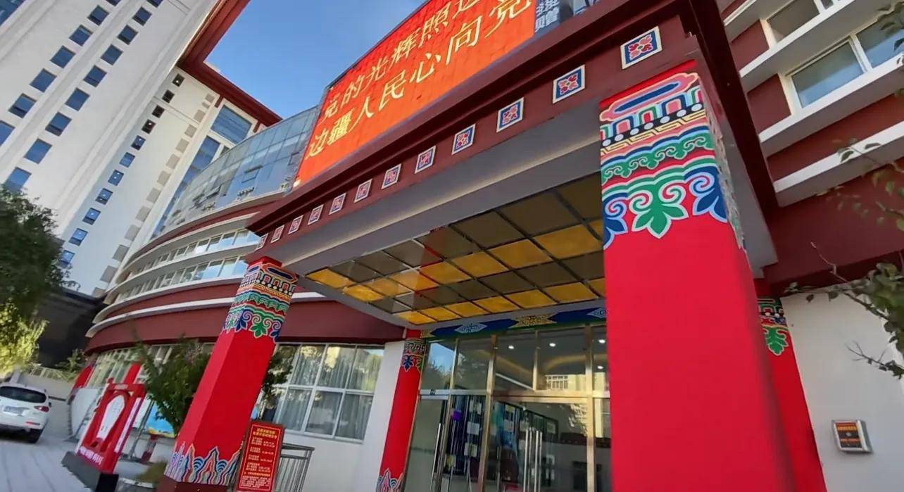 深耕文化沃土的圖書館長·西藏昌都市圖書館館長向巴它西同志