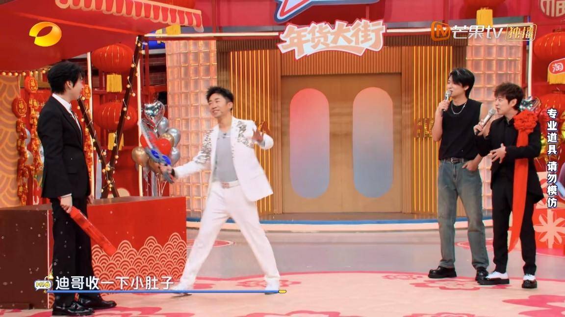 笑料百出！楊迪學孟宴臣“800次推眼鏡”，魏大勳本尊忍笑圍觀