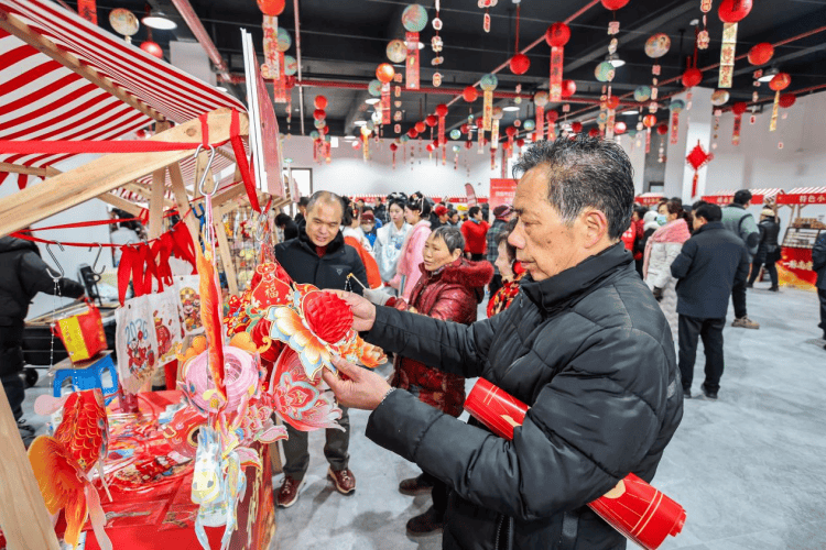5000餘人“打卡”、長三角聯動，江蘇靖江春節美食市集火熱“出圈”