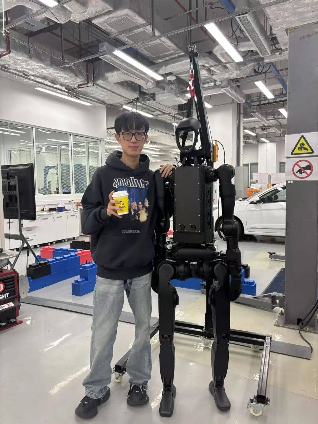 首獲AAAI傑出論文獎，這個具身團隊讓機器人學會像人一樣“凝視”目標