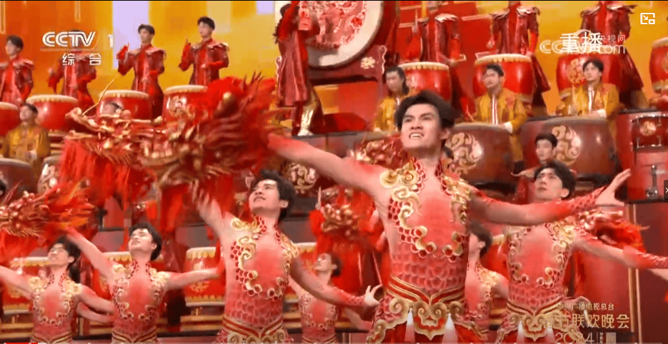 導演、主持人、明星、舞蹈、雜技……盤點歷屆春晚的重慶元素