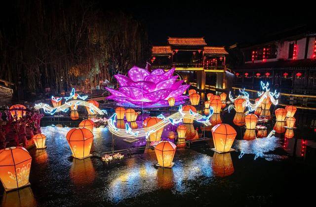 過年就來臺兒莊，全國在校大學生、18歲以下未成年人，門票免費！