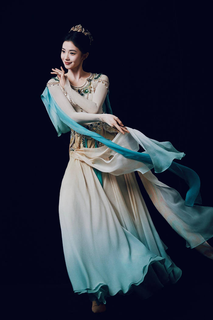 原創劉浩存春晚兩段舞蹈太驚豔了！曼妙身姿翩若驚鴻婉若游龍